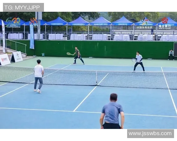 南京网球队选拔赛精彩点评：速度之美与技术的完美结合